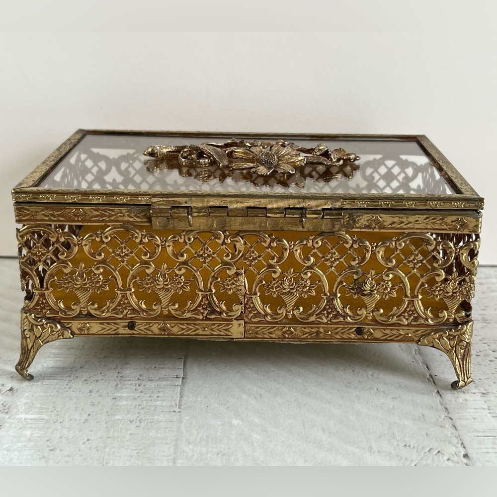 Vintage Antique Daisy Gold Jewelry Box With Glass top. - Picture 11 of 15